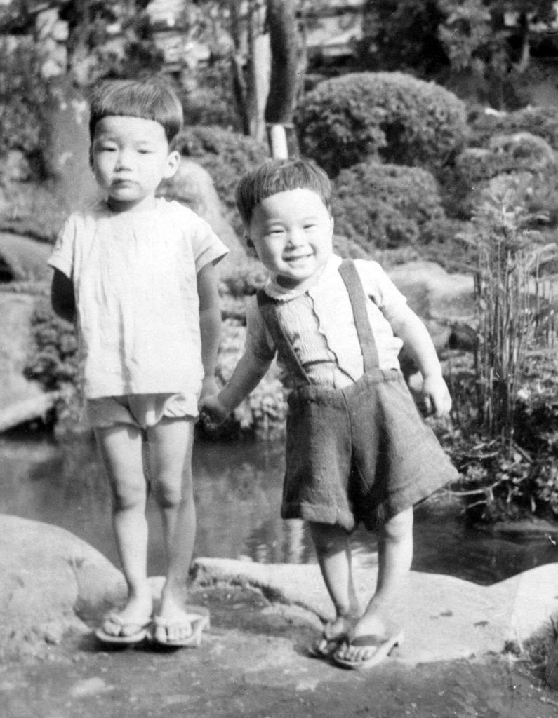 Jun Kaneko (L) and his brother Shin