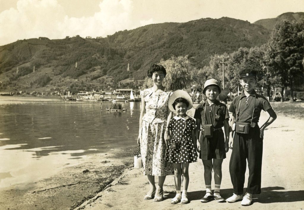 Jun Kaneko (right) with his mother and siblings on a beach trip